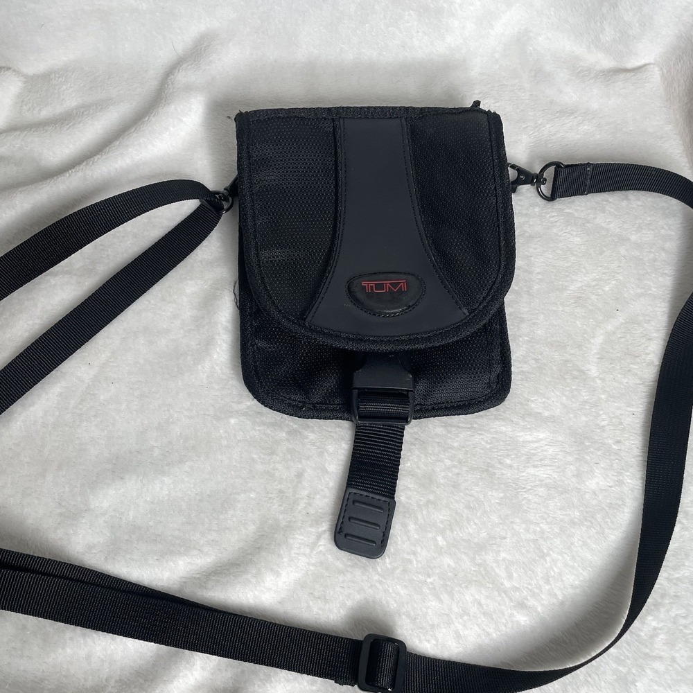 TUMI‎ T2 Nylon Wallet Passport Bag Pouch Travel Card Case Ballistic Crossbody